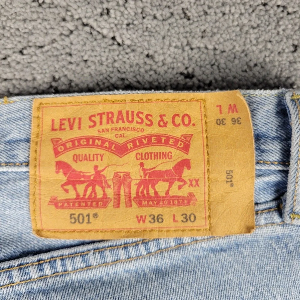 Levis 501 Jeans Mens 36x30 Blue Button Fly Straight Leg Light Wash Stretch Denim
